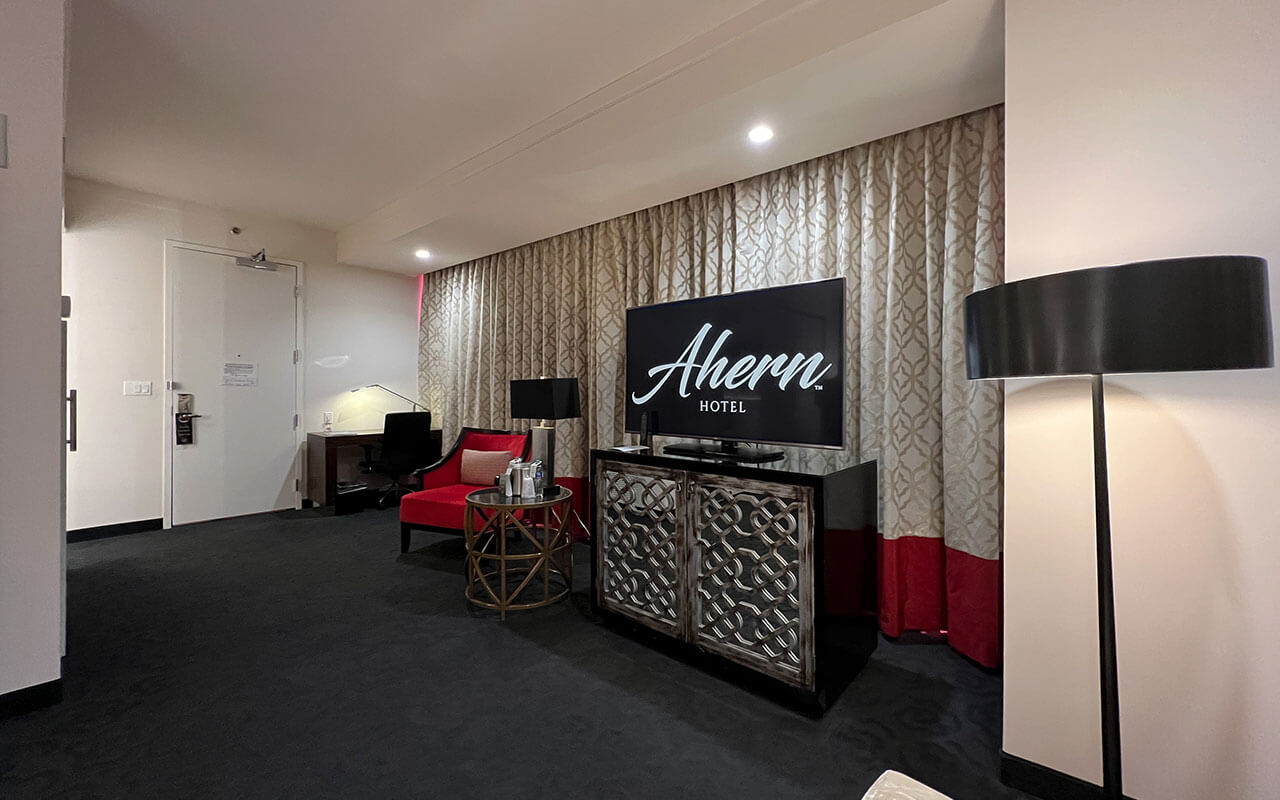 Ahern Hotel Junior Suite